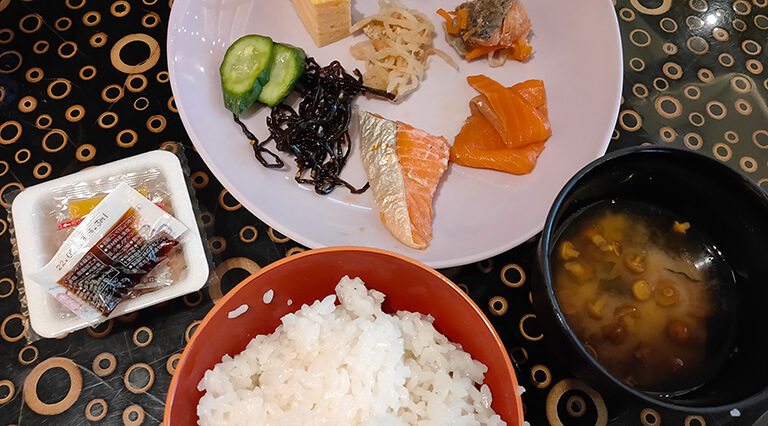 グランカフェでは和朝食も食べられます。