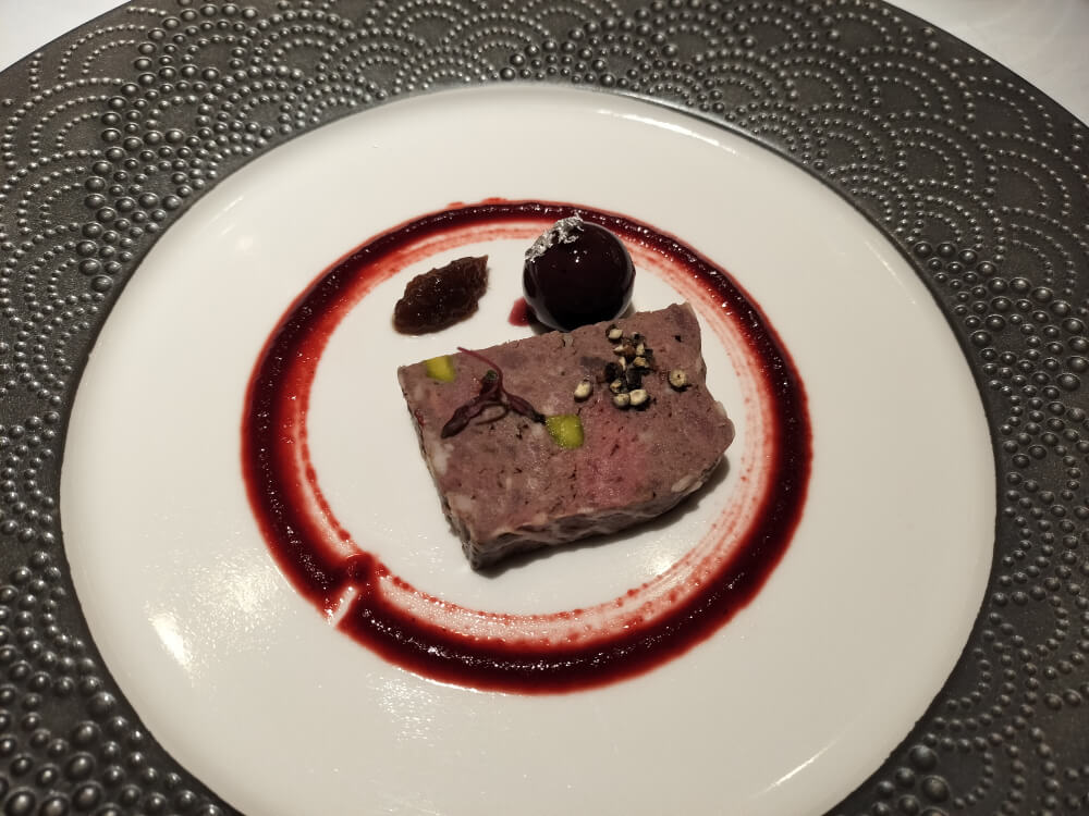 ベリーソースがよく合う