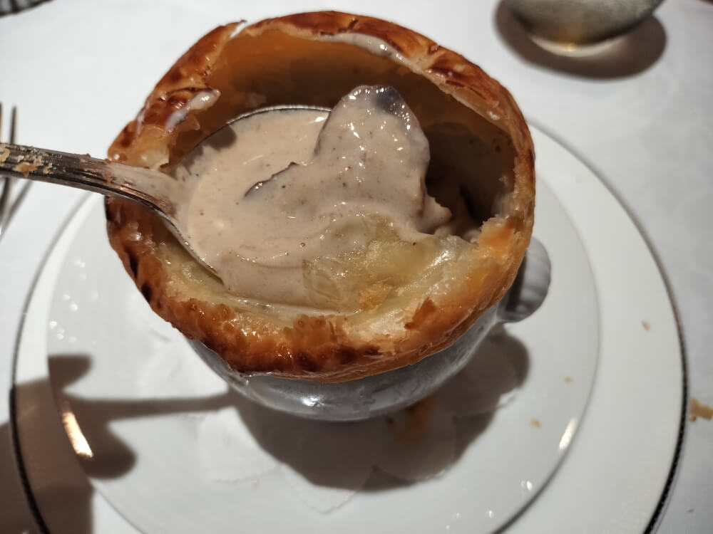 キノコのうま味が効いているクリームスープ！