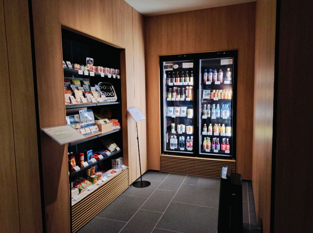 フロント横にあるスープやおつまみ、お酒を売っているところ