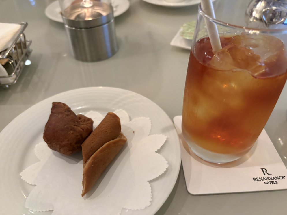 サーターアンダギーとなにか沖縄のおかし。