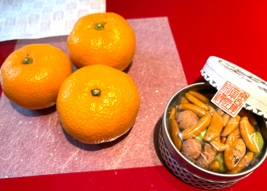 翠嵐お部屋に置いてくださっていたみかんと缶入りのおかき